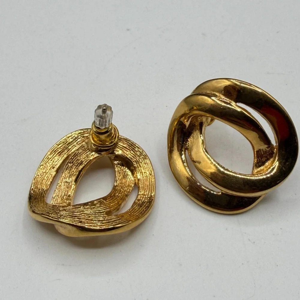 Gold Tone Interlocking Knot Stud Earrings Chunky Statement Y2K Minimalist Gift